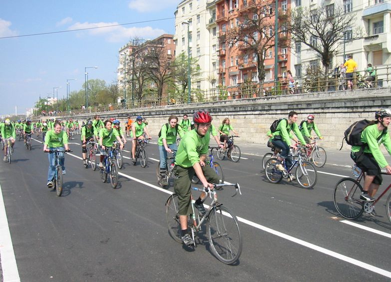 A contingent of hundreds of route monitors leads the ride, peeling off in pairs wherever safety monitors are to be stationed. The streets used for the ride are already closed for the entire day by the police, so Budapest's monitors generally act as a buffer between the ride and pedestrians.