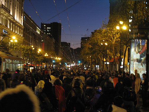 Westerly view on Market Street near Powell. How many cyclists? 3000? 5000? Nobody knows...